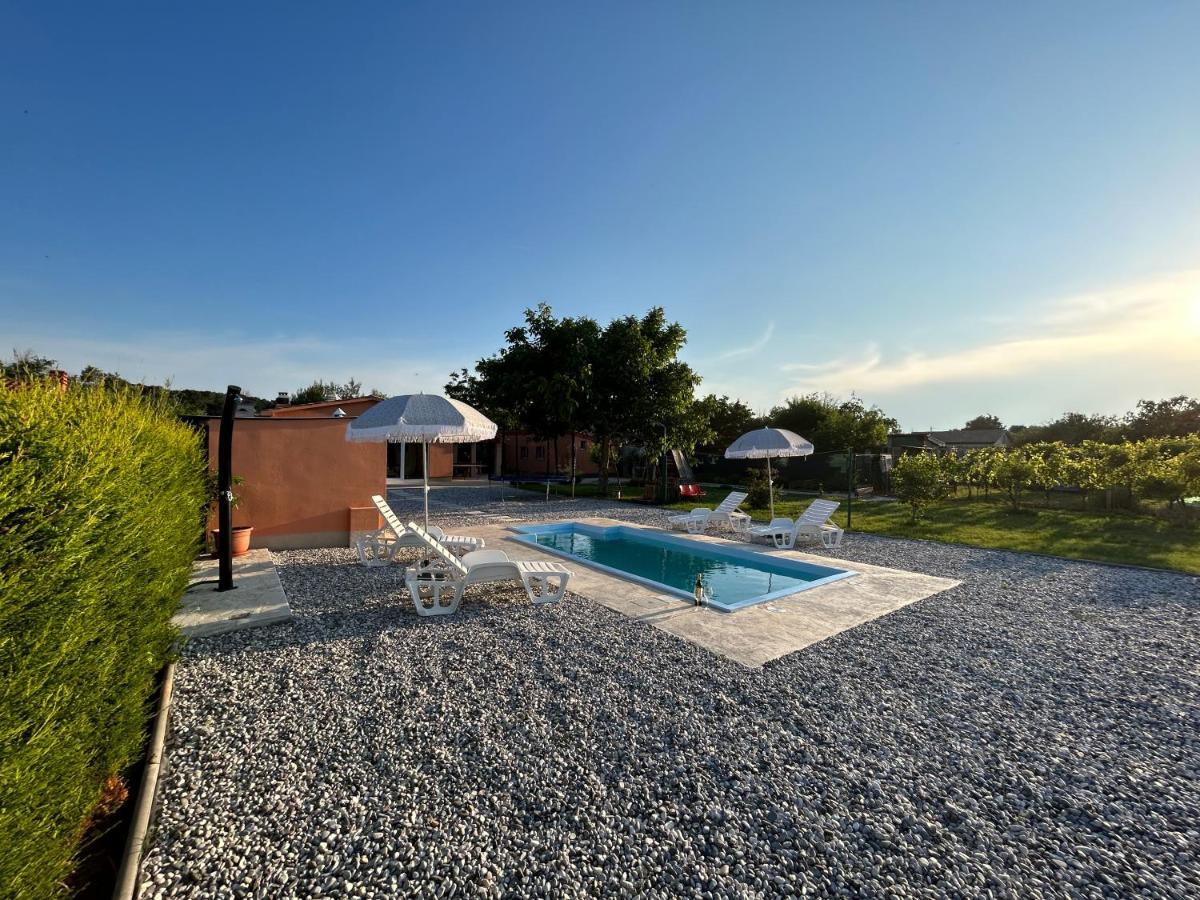 Dora House With Wifi And Outdoor Swimming Pool Villa Pula Exteriör bild