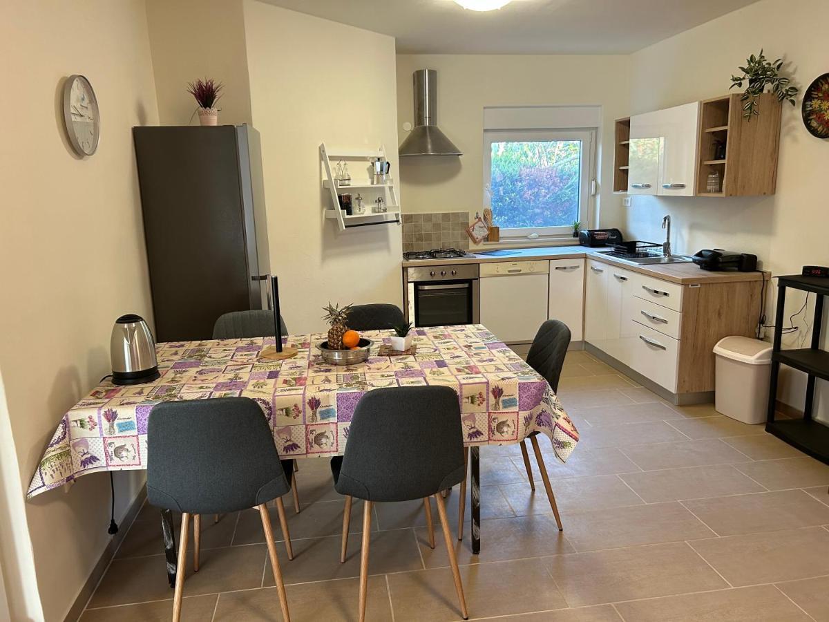 Dora House With Wifi And Outdoor Swimming Pool Villa Pula Exteriör bild