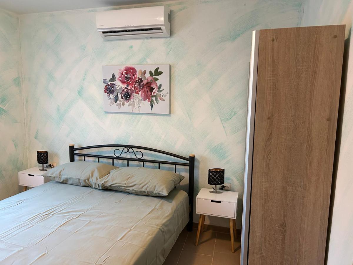 Dora House With Wifi And Outdoor Swimming Pool Villa Pula Exteriör bild